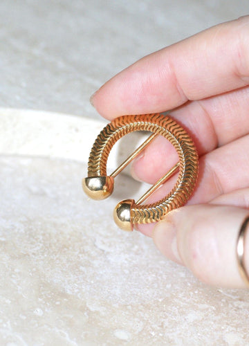 Boucles d'oreilles Mellerio dits Meller - Broche double clip fer à cheval en or jaune 18k 58 Facettes