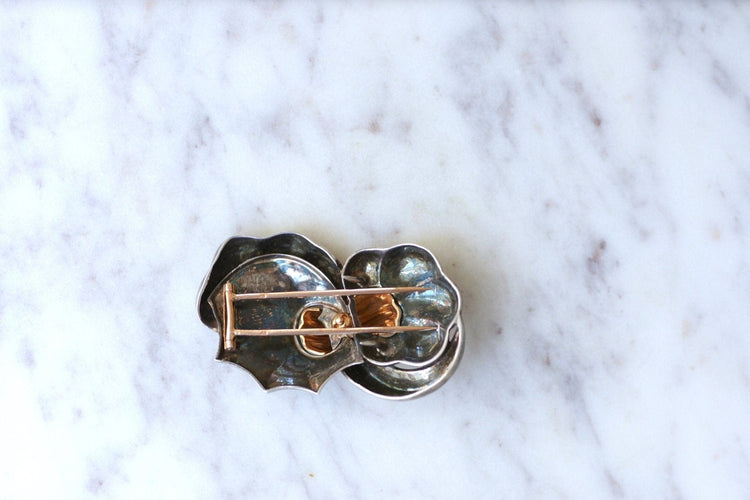 Boucles d'oreilles Broche double clip abstraite en or rose 18k et argent martelé 58 Facettes