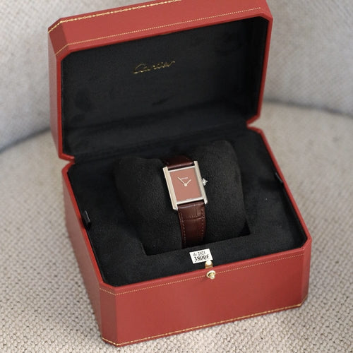 Montre Montre Cartier Must Tank – Réf. CRWSTTA0054 – Acier – Quartz – Cadran Bordeaux – Full Set 2021 58 Facettes FB11349