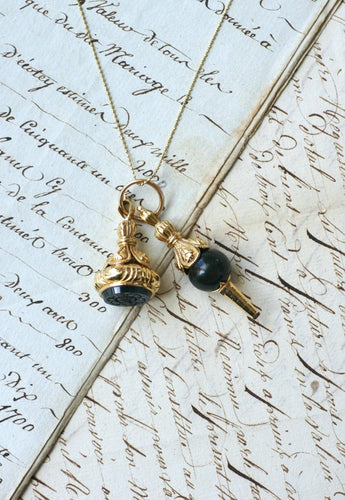 Montre Pendentif clé de montre en or jaune 18kt et jaspe sanguin 58 Facettes