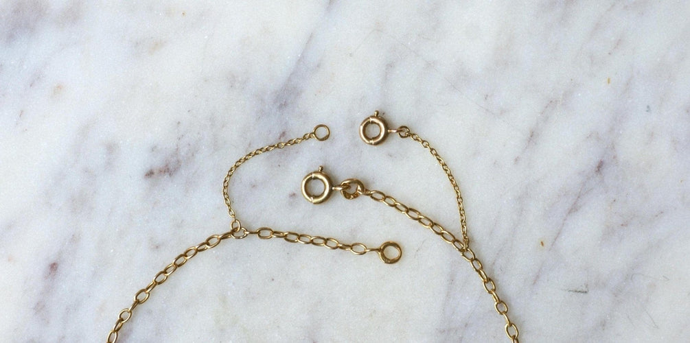 Collier Collier draperie en or jaune 18k et saphirs cabochons 58 Facettes