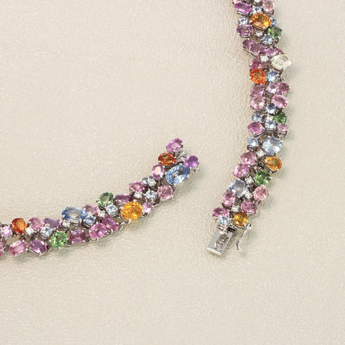 Collier Collier en or gris 750/1000e avec saphirs multicolores et diamants 58 Facettes OC-63700139