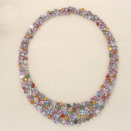 Collier Collier en or gris 750/1000e avec saphirs multicolores et diamants 58 Facettes OC-63700139