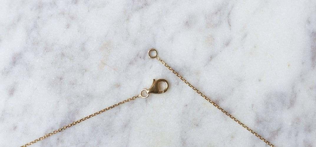 Collier Collier pendentif micro-mosaïque temple antique en or jaune 18k 58 Facettes