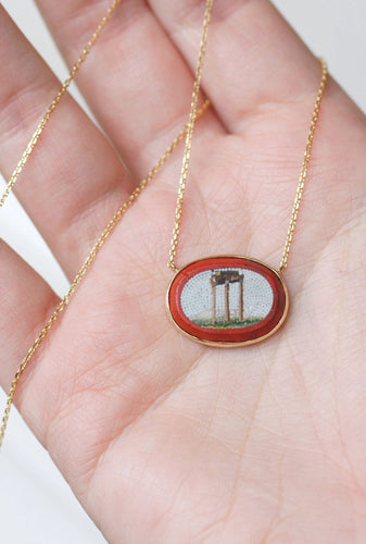 Collier Collier pendentif micro-mosaïque temple antique en or jaune 18k 58 Facettes