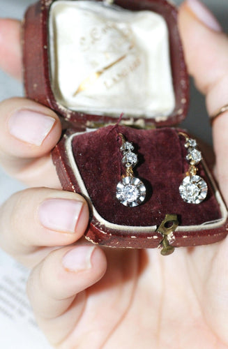 Boucles d'oreilles Boucles d’oreilles dormeuses Art Déco en or jaune 18k, platine et diamants 58 Facettes