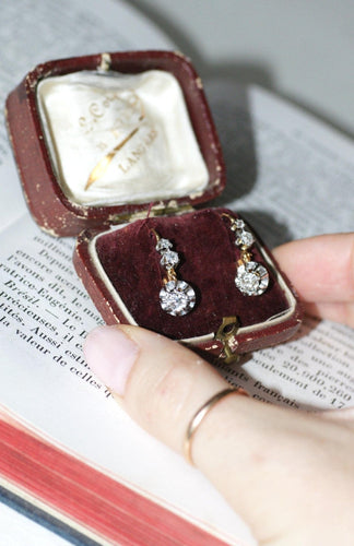 Boucles d'oreilles Boucles d’oreilles dormeuses Art Déco en or jaune 18k, platine et diamants 58 Facettes