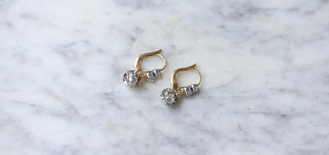 Boucles d'oreilles Boucles d’oreilles dormeuses Art Déco en or jaune 18k, platine et diamants 58 Facettes