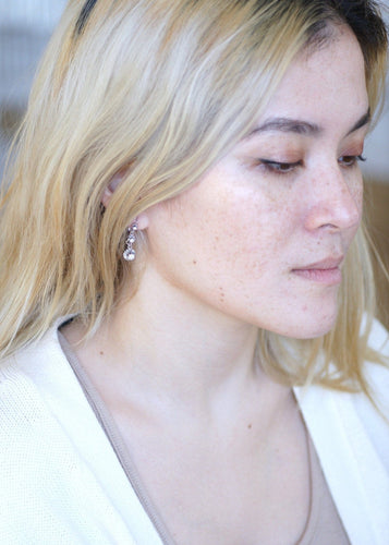 Boucles d'oreilles Boucles d’oreilles dormeuses Art Déco en or blanc 18k et diamants 58 Facettes