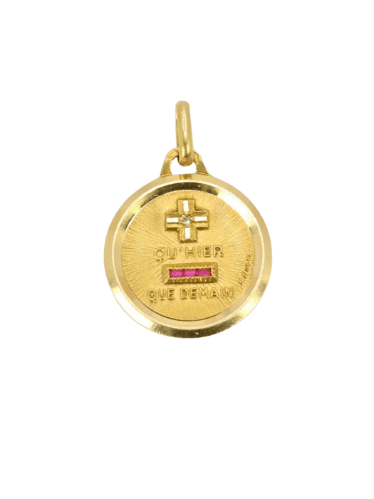 Pendentif AUGIS- Médaille amour ronde Plus qu’hier moins que demain or jaune diamants rubis 58 Facettes J256