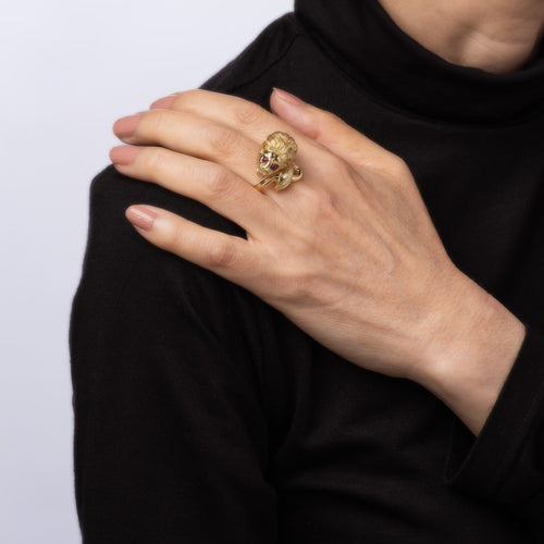 Bague 58 Bague lion vintage en or jaune 18 carats, diamants, rubis et émail bleu 58 Facettes G12697