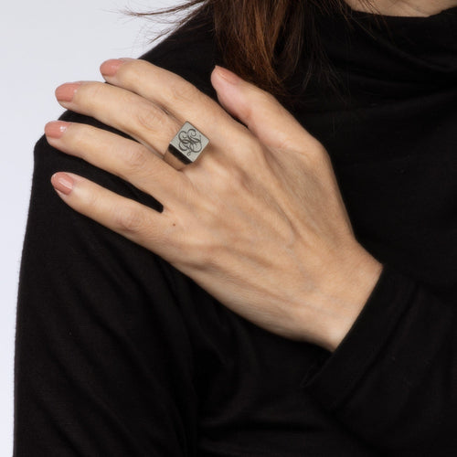 Bague 53.5 Cartier - Bague chevalière vintage en platine 950 gravée 58 Facettes G13443