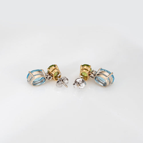 Boucles d'oreilles Boucles d'oreilles pendantes en or 18k, péridot, topaze bleue et diamants 58 Facettes G13657