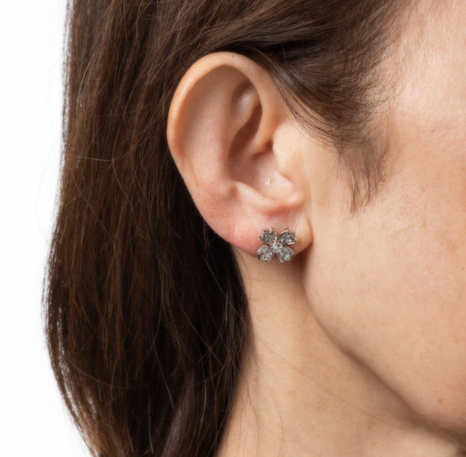 Boucles d'oreilles Tiffany & Co - Boucles d’oreilles Floret en platine et diamants 58 Facettes 1994 Tiffany & Co Diamond Floret Earrings Vintage Platinum Flowers Signed