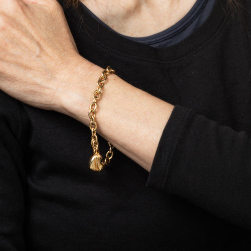 Bracelet Tiffany & Co - Bracelet à breloques Cupid Arrow en or jaune 18k 58 Facettes G13931