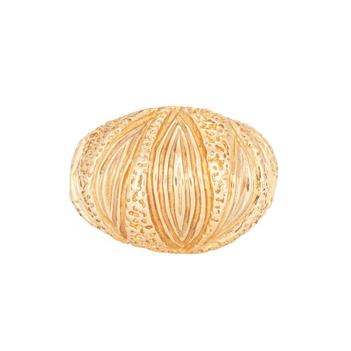 Bague Bague dôme vintage texturée en or jaune 14 carats (années 1970) 58 Facettes G14230