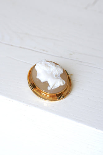 Broche Broche ovale camée en agate en or jaune 18kt 58 Facettes