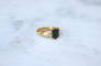 Bague 60 Chevalière - Bague intaille jaspe sanguin bras issant en or jaune 58 Facettes