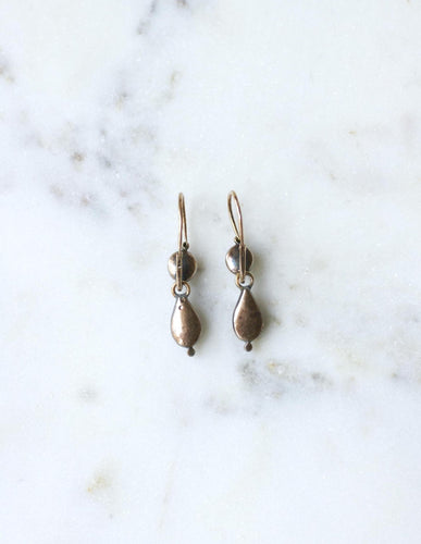 Boucles d'oreilles Boucles d'oreilles dormeuses anciennes en or jaune 18kt, argent et diamants 58 Facettes