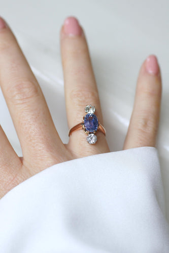 Bague 53 Bague ancienne saphir de Ceylan ovale en or rose 18kt et diamants 58 Facettes