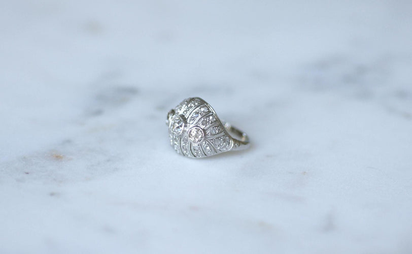 Bague 51.5 Bague dôme Art déco en platine et diamants 1,30 ct 58 Facettes