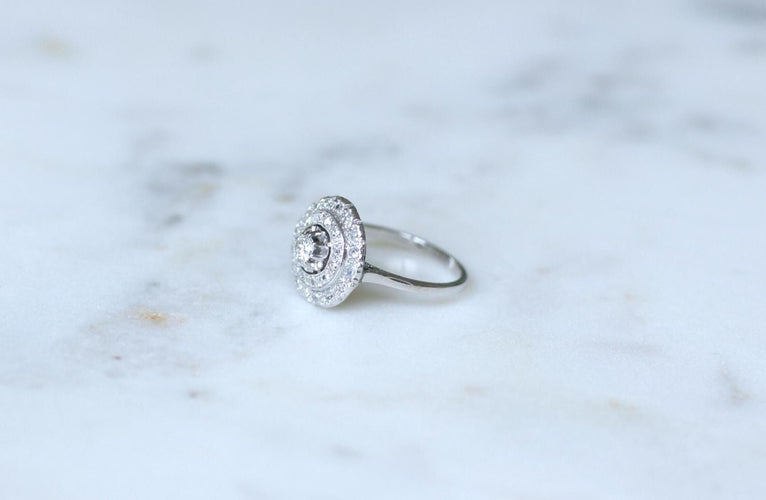 Bague 54 Bague cible Art déco double entourage en or blanc 18k, platine et diamants 58 Facettes