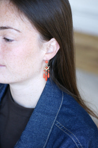 Boucles d'oreilles Boucles d’oreilles girandoles pendantes en or rose 18k et corail 58 Facettes