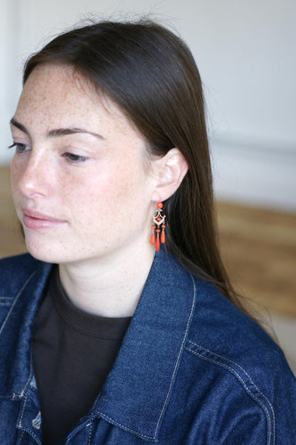 Boucles d'oreilles Boucles d’oreilles girandoles pendantes en or rose 18k et corail 58 Facettes