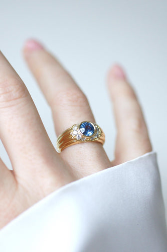 Bague 53 Bague jonc godronnée en or jaune 18k et saphir, diamants 58 Facettes