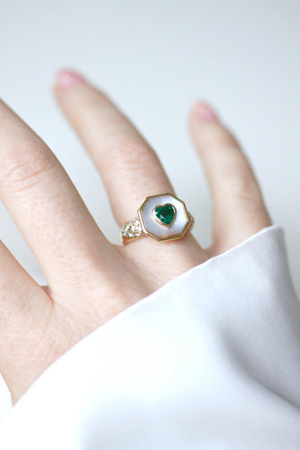 Bague Bague cœur en or jaune 18k, émeraude, diamants et nacre 58 Facettes