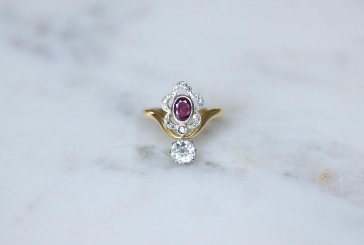 Bague 56 Bague Duchesse Belle Époque en or jaune 18k, platine, rubis et diamants 58 Facettes