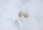 Boucles d'oreilles Boucles d’oreilles dormeuses perles mabé et saphirs blancs en or jaune 18k 58 Facettes