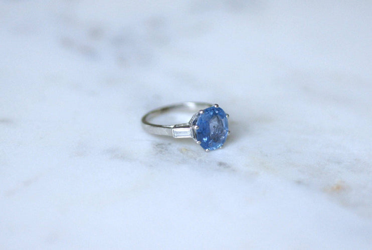 Bague 51 Bague Art Déco de fiançailles en platine et saphir de Ceylan 58 Facettes