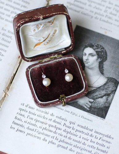 Boucles d'oreilles Boucles d’oreilles dormeuses perles mabé et saphirs blancs en or jaune 18k 58 Facettes