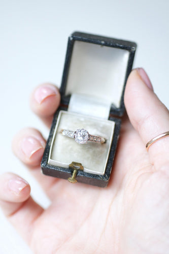 Bague 56 Bague solitaire diamant coussin taillé à l’ancienne en or rose et platine 58 Facettes