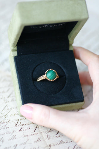 Bague 56 Van Cleef & Arpels - Bague Perlée Couleurs en or jaune et malachite 58 Facettes