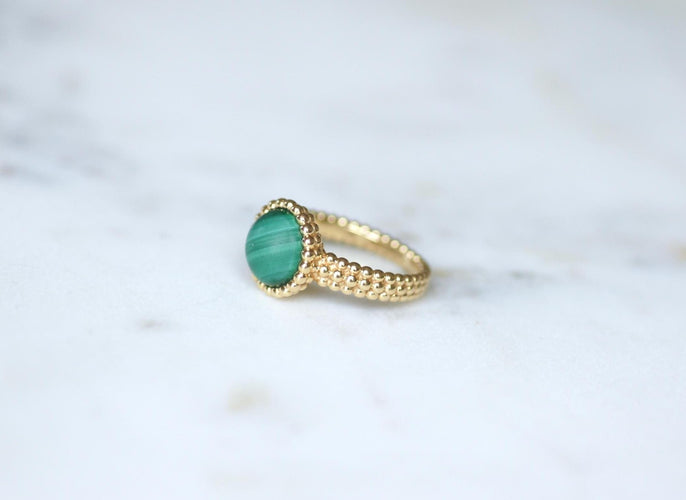 Bague 56 Van Cleef & Arpels - Bague Perlée Couleurs en or jaune et malachite 58 Facettes
