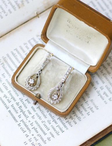 Boucles d'oreilles Boucles d’oreilles dormeuses goutte Art Déco en or jaune et blanc et diamants 58 Facettes