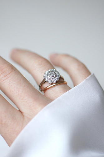 Bague 56 Bague marguerite Art Déco en or blanc et platine et diamants 58 Facettes