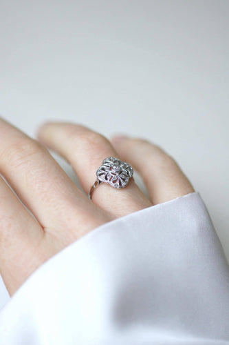 Bague 49 Bague marguerite polylobée Art Déco en or blanc 18kt et diamants 58 Facettes