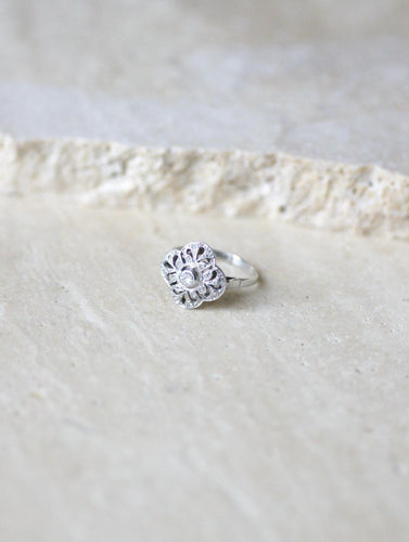 Bague 49 Bague marguerite polylobée Art Déco en or blanc 18kt et diamants 58 Facettes