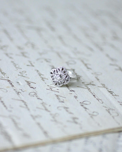 Bague 49 Bague marguerite polylobée Art Déco en or blanc 18kt et diamants 58 Facettes