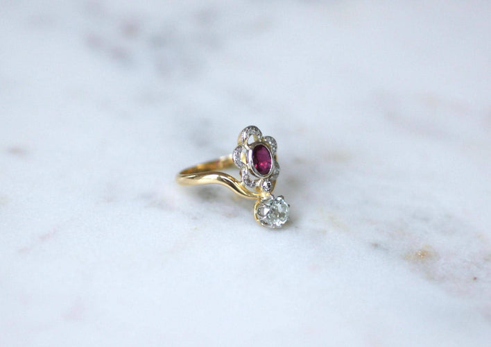 Bague 56 Bague Duchesse Belle Époque en or jaune 18k, platine, rubis et diamants 58 Facettes