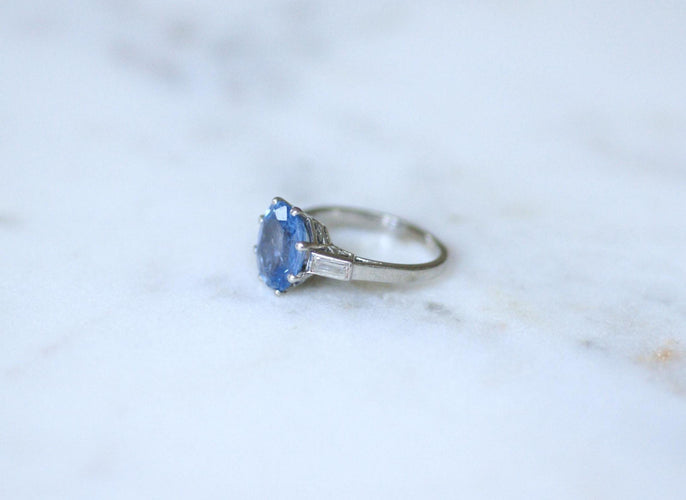 Bague 51 Bague Art Déco de fiançailles en platine et saphir de Ceylan 58 Facettes