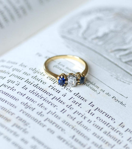 Bague 51 Bague jarretière ancienne en or jaune 18kt et platine, saphirs et diamant 58 Facettes