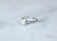 Bague 55 Bague solitaire en or blanc avec diamant 3.18 ct et diamants baguette 58 Facettes