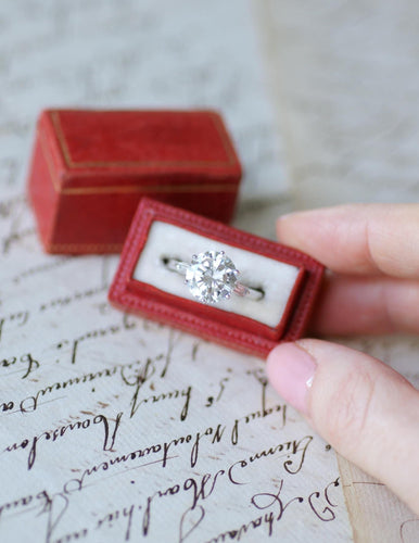 Bague 55 Bague solitaire en or blanc avec diamant 3.18 ct et diamants baguette 58 Facettes