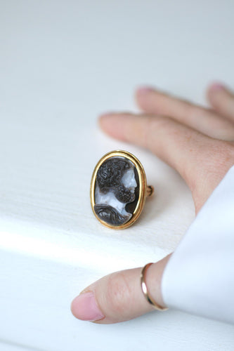 Bague 60.5 Chevalière ancienne - Bague en or jaune 18 kt avec camée sardonyx 58 Facettes