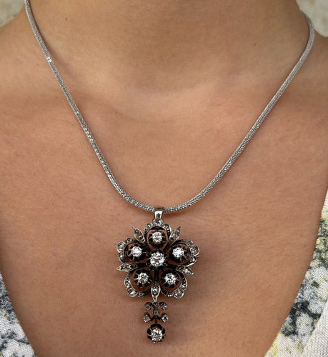Collier Collier pendentif broche en or blanc et argent serti de diamants 58 Facettes BO/220138