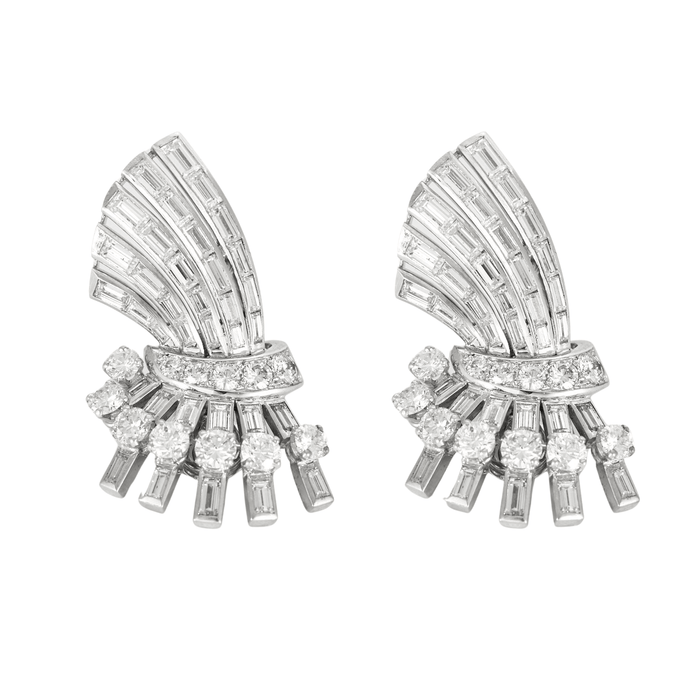 Boucles d'oreilles Paire d’anneaux d’oreilles or gris ornés de diamants 58 Facettes 12574